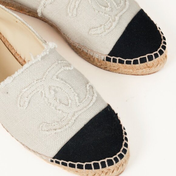 Chanel Fraying CC Textile Espadrille Flats in White and Black - Picture 7 of 10